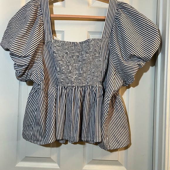 Old Navy Striped Puff Sleeve Blouse - Picture 4 of 4